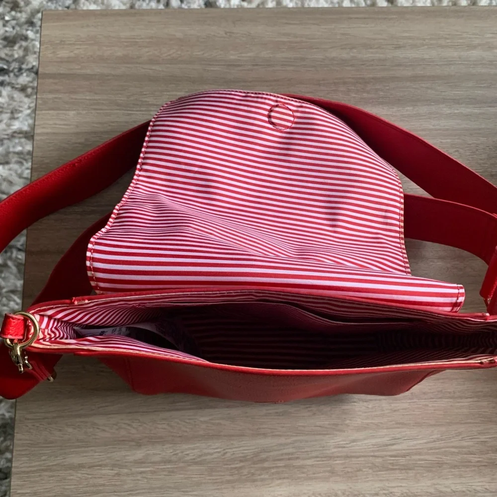 NWOT Disney Limited Edition Pin Collector Side Satchel Crossbody “Rare”